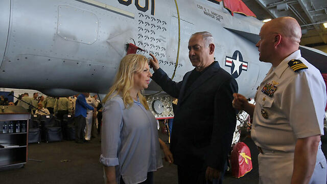 The Netanyahus aboard the George H. W. Bush (Photo: Avihu Shapira)