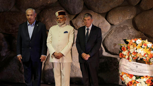 Netanyahu and Modi visit Yad Vashem (Photo: AP)