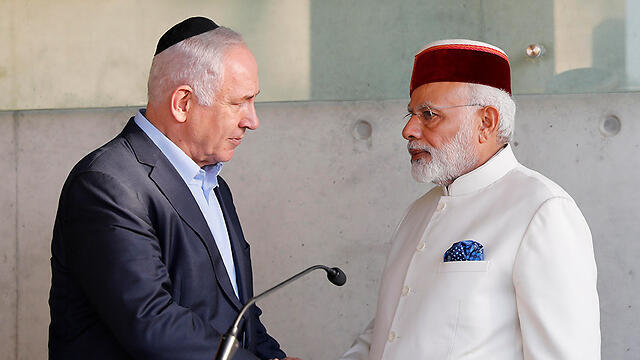 Netanyahu and Modi visit Yad Vashem (Photo: EPA)
