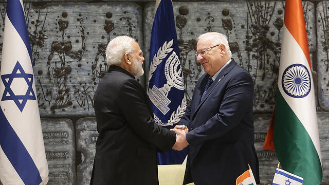 Rivlin hosts Modi at the President's Residence in Jerusalem (Photo: Alex Kolomoisky)