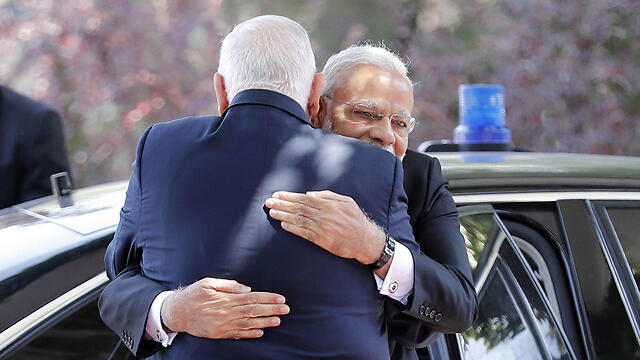 Rivlin (from behind) and Modi (Photo: AFP)