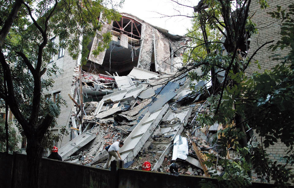 Разрушенное войной здание в Донецке. Фото: ALEXANDER ERMOCHENKO (Фото: ALEXANDER ERMOCHENKO) Разрушенное войной здание в Донецке. Фото: ALEXANDER ERMOCHENKO
