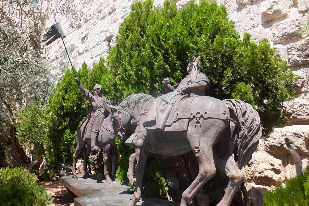 Монумент у Яффских ворот в Иерусалиме (Леон Левитас) Монумент у Яффских ворот в Иерусалиме