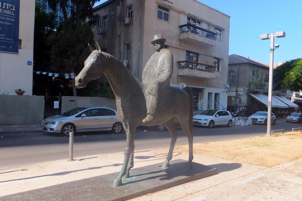 Мэр Тель-Авива Дизенгоф на улице Ротшильд (Леон Левитас) Мэр Тель-Авива Дизенгоф на улице Ротшильд