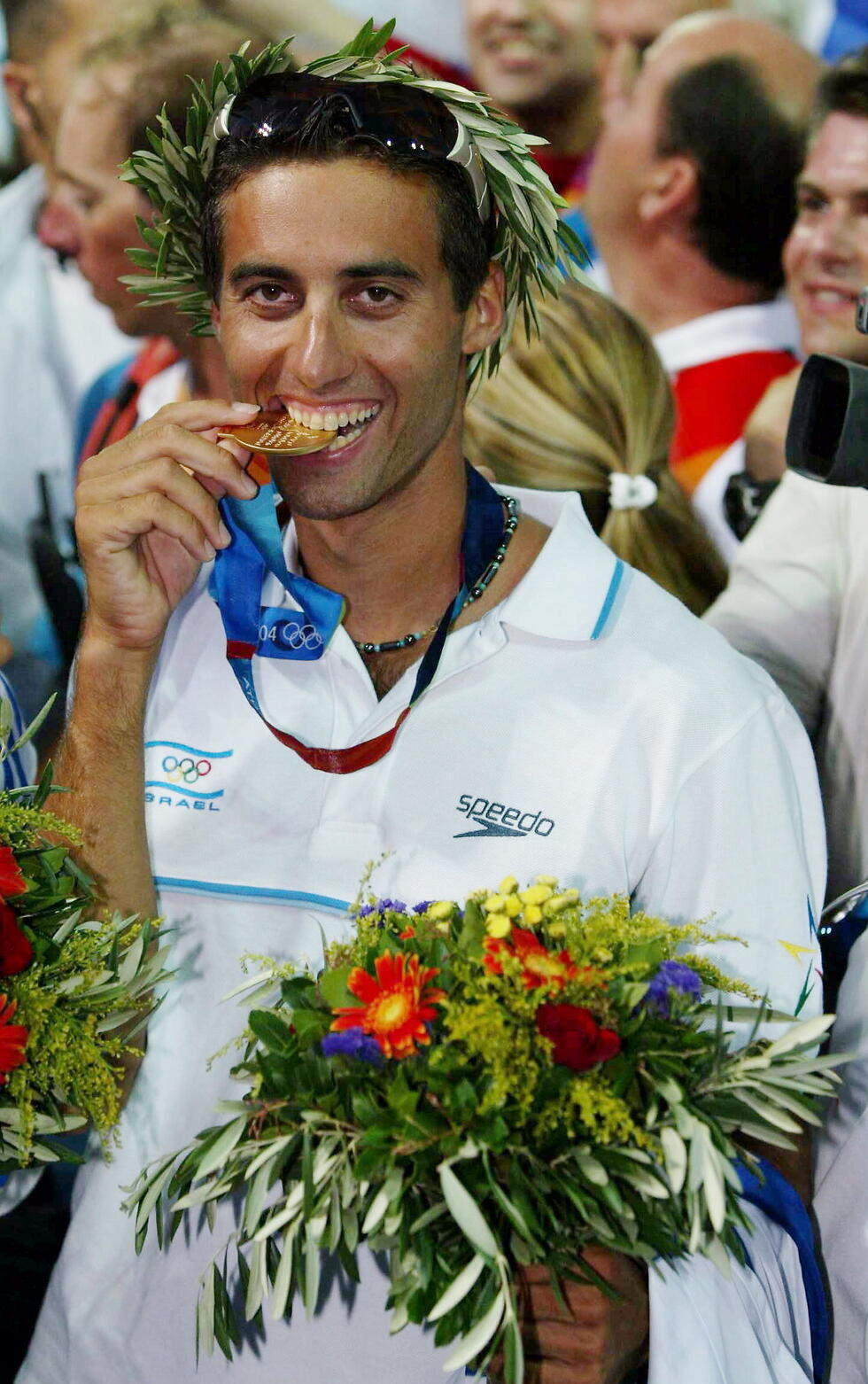 Галь с золотой олимпийской медалью. Фото: Реувен Шварц (צילום: ראובן שוורץ) Галь с золотой олимпийской медалью. Фото: Реувен Шварц