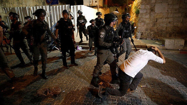 Police and rioters clash near Temple Mount (Photo: Reuters)