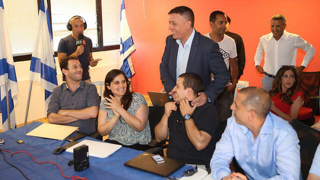 Gabbay with his campaign staff (Photo: Motti Kimchi)