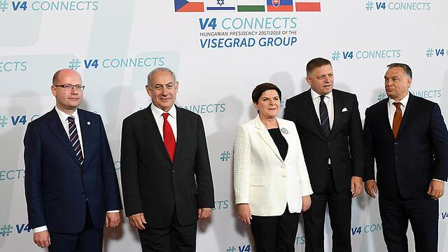 Netanyahu with the leaders of Hungary, Poland, the Czech Republic and Slovakia (Photo: Haim Tzah, GPO) (צילום: חיים צח / לע"מ) Netanyahu with the leaders of Hungary, Poland, the Czech Republic and Slovakia (Photo: Haim Tzah, GPO)