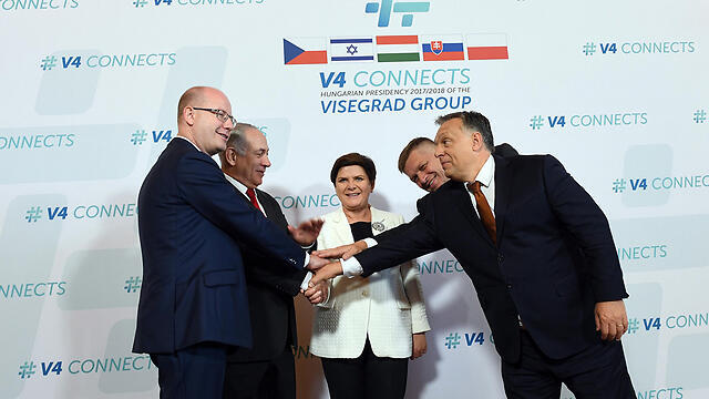 Netanyahu with the leaders of Hungary, Poland, the Czech Republic and Slovakia (Photo: Haim Tzah, GPO) (צילום: חיים צח / לע"מ) Netanyahu with the leaders of Hungary, Poland, the Czech Republic and Slovakia (Photo: Haim Tzah, GPO)