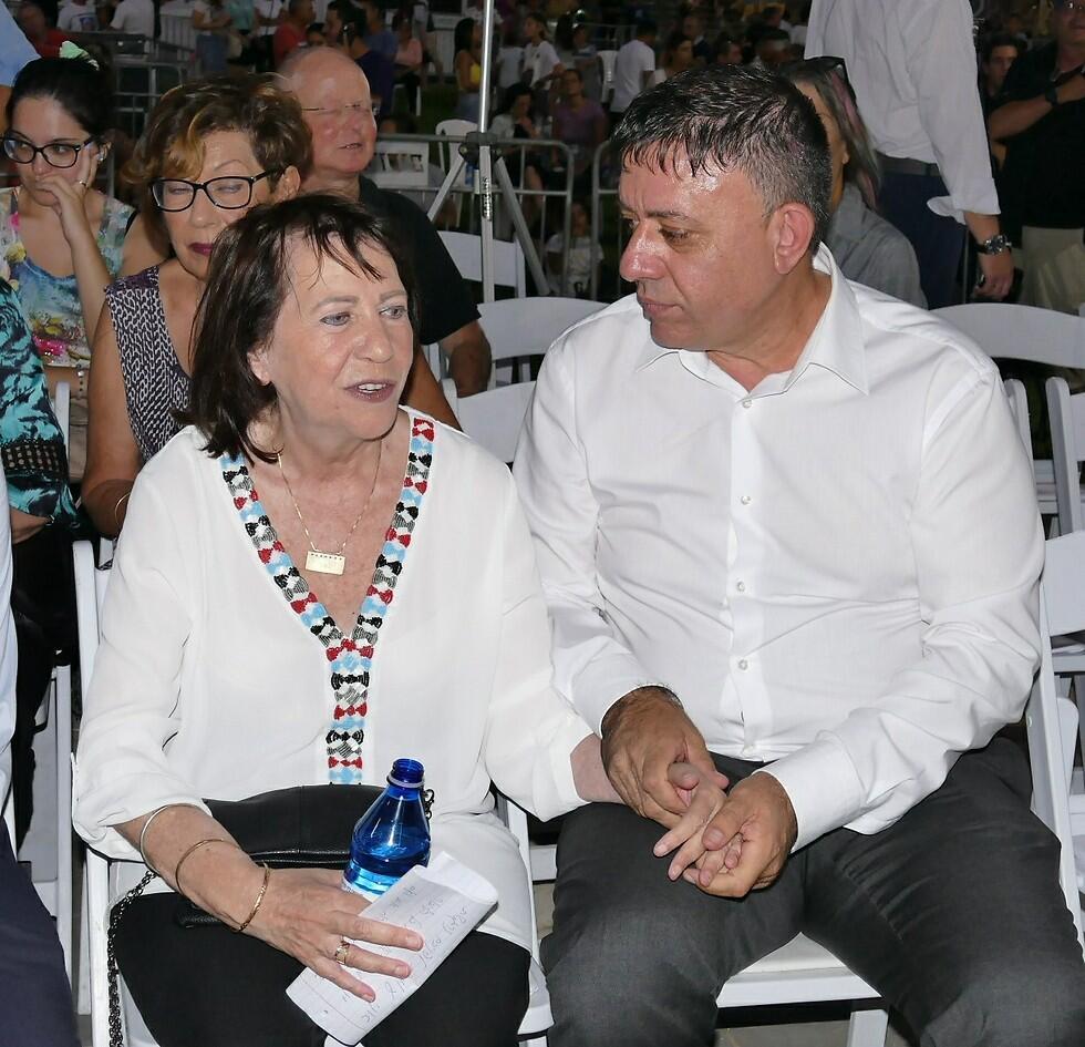 Zehava Shaul with Labor leader Avi Gabbay (Photo: Efi Shrir)