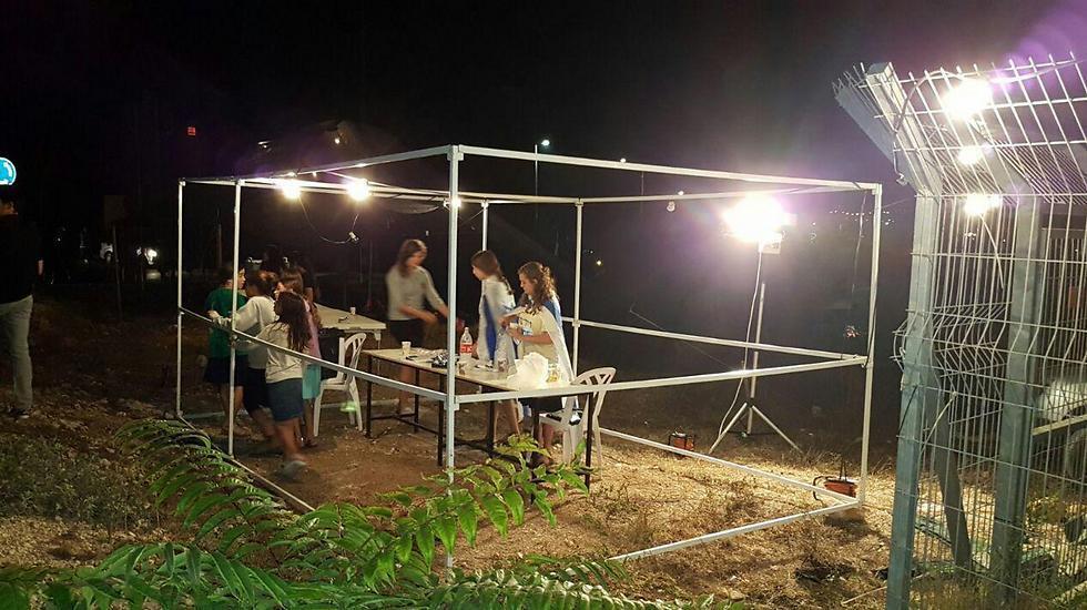 Settlers set up new outpost (Photo: TPS)