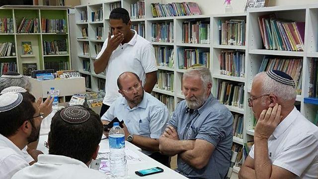 Halamish settler leaders meet with Minister Uri Ariel