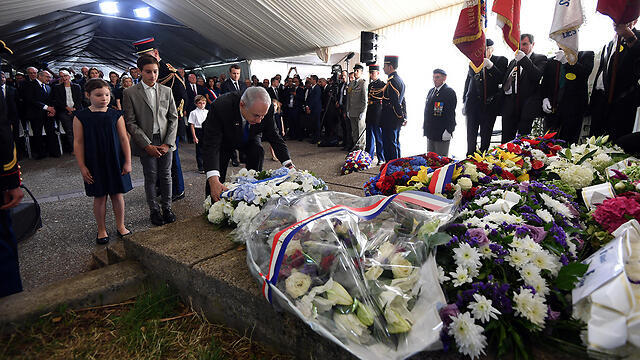 Netanyahu laying a wreath during the ceremony (Photo: Haim Tzah, GPO)