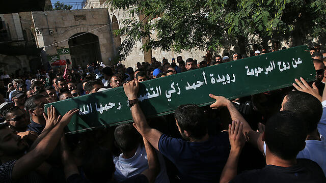 Protestors in front of the Temple Mount (Photo: Ohad Zwigenberg)