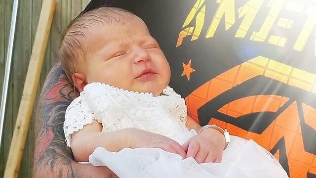 Марианна на свадьбе родителей (shutterstock) Марианна на свадьбе родителей