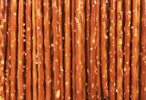 Соленая сухая пища помогает при поносе. Фото: shutterstock (shutterstock) Соленая сухая пища помогает при поносе. Фото: shutterstock