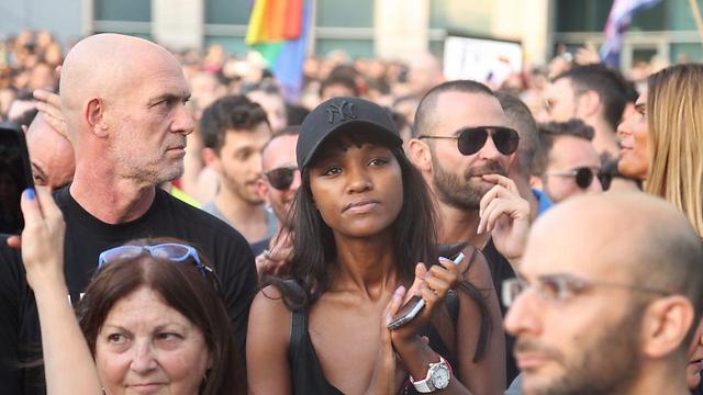 Fashion designer Motti Raif and former Miss Israel Yityish Titi Aynaw (Photo: Motti Kimchi)