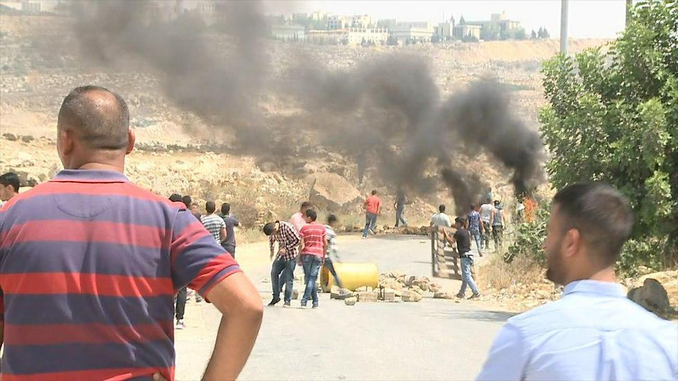 Clashes at the terrorist's village Kobar (Photo: Ofer Meir)