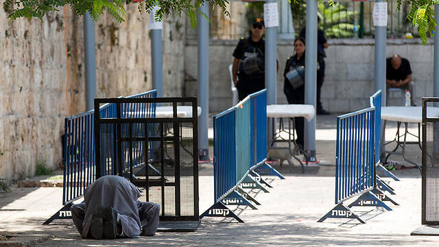 Metal detectors at the entrance to the Temple Mount (Photo: EPA)