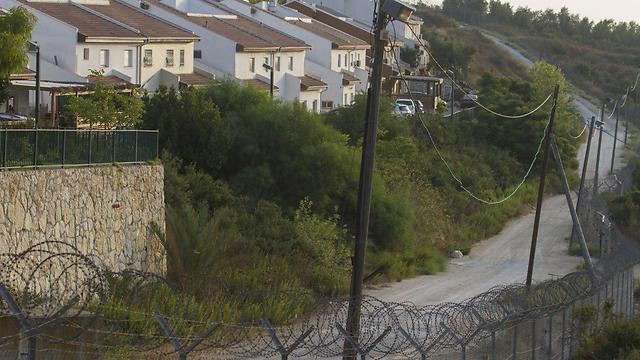 The security fence in Halamish over which the terrorist climbed (Photo: Ido Erez)