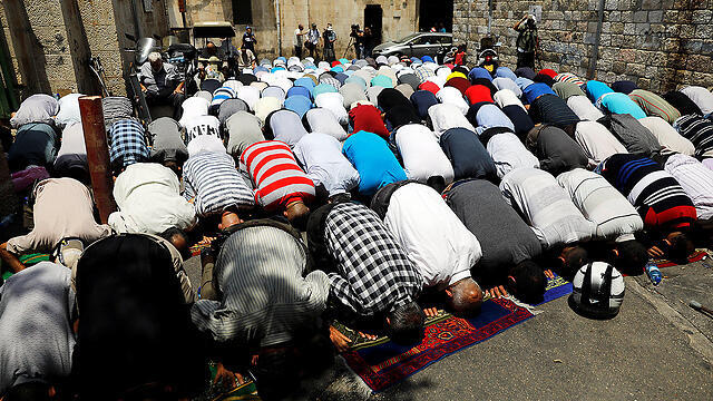 Prayers outside the Temple Mount continue Tuesday (Photo: Reuters)