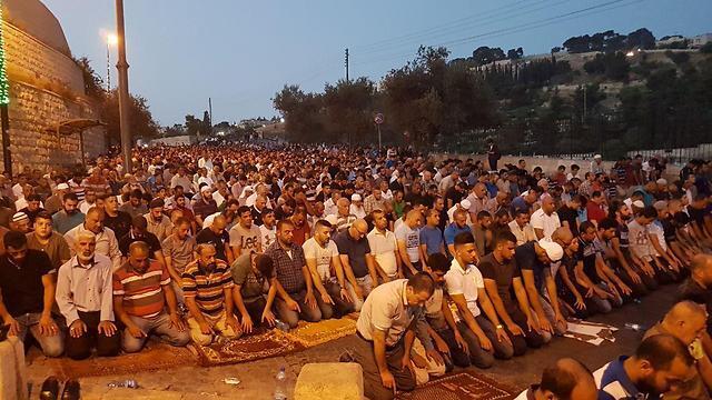 Prayers outside the Temple Mount continue Tuesday evening (Photo: Yael Friedson)