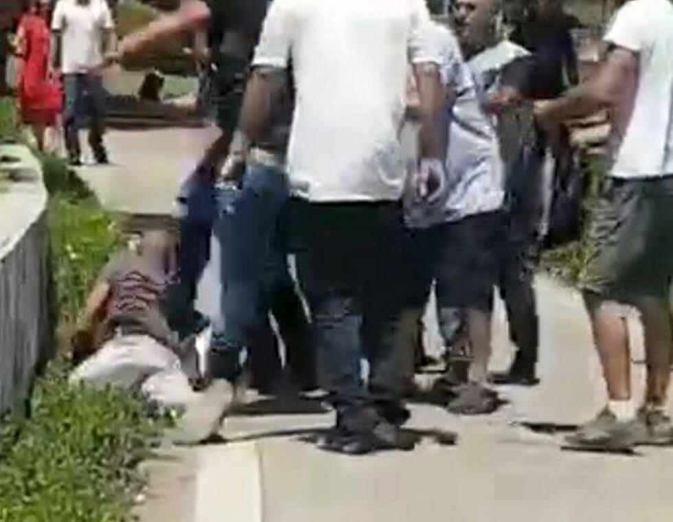 Прохожие обезвреживают террориста