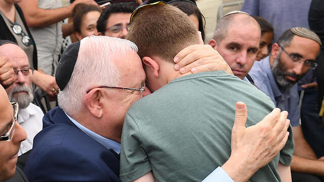 Rivlin with Michal and Elad Salomon's son (Photo: Mark Neiman/GPO) (צילום: מארק ניימן, לע"מ) Rivlin with Michal and Elad Salomon's son (Photo: Mark Neiman/GPO)