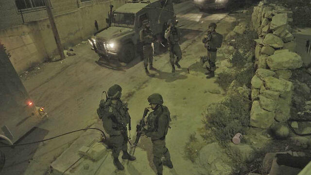 IDF forces surround Yatta in 'porous' security ring (Photo: IDF Spokesperson's Unit)