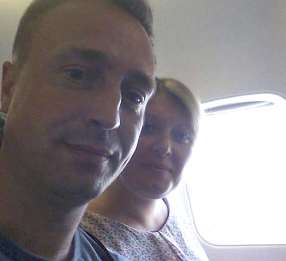 Светлана Сторчак и Сергей Повторейко в самолете по дороге в Израиль