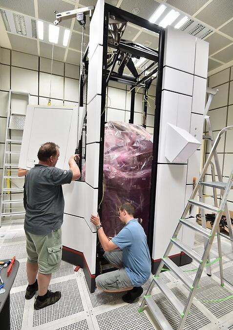 Установка микроскопа. Фото: Ницан Зоар, Технион (Ницан Зоар, Технион) Установка микроскопа. Фото: Ницан Зоар, Технион