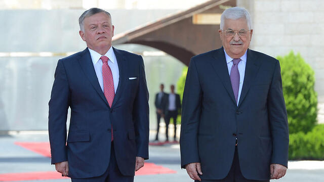 Jordan's King Abdullah with PA President Mahmoud Abbas