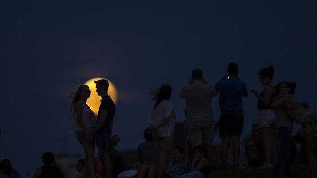 Затмение в Мадриде. Фото: АР