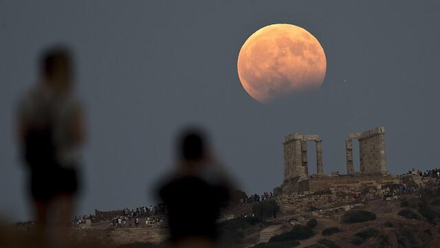 Затмение в Греции. Фото: АР