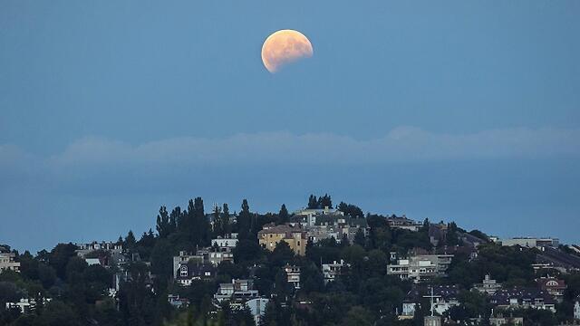 Затмение Луны в Венгрии. Фото: ЕРА