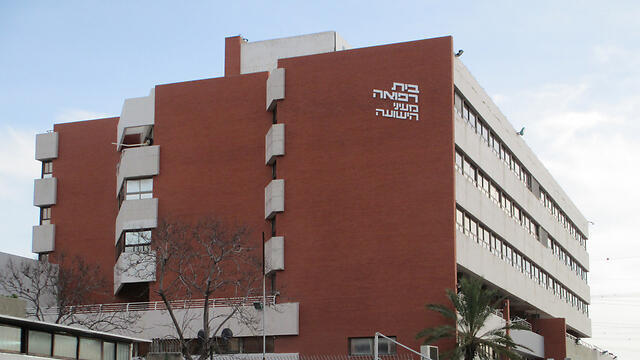 Больница "Мааяней-Йошуа". Фото: Др. Авишай Тихер (צילום: Dr. Avishai Teicher Pikiwiki Israel) Больница "Мааяней-Йошуа". Фото: Др. Авишай Тихер