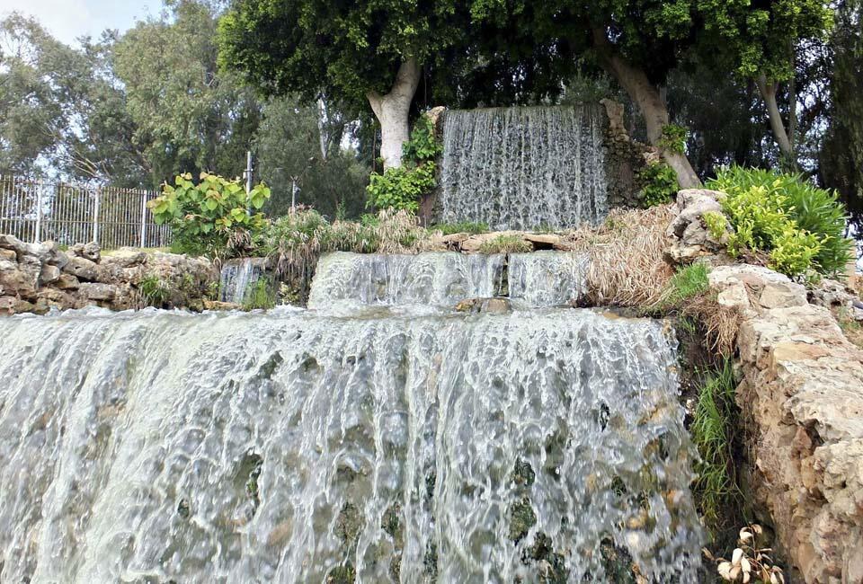 Водопад в Национальном парке Рамат-Гана (Фото: Леон Левитас) Водопад в Национальном парке Рамат-Гана