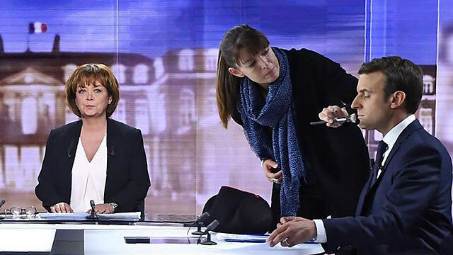 Президент и визажист. Фото: Poll News