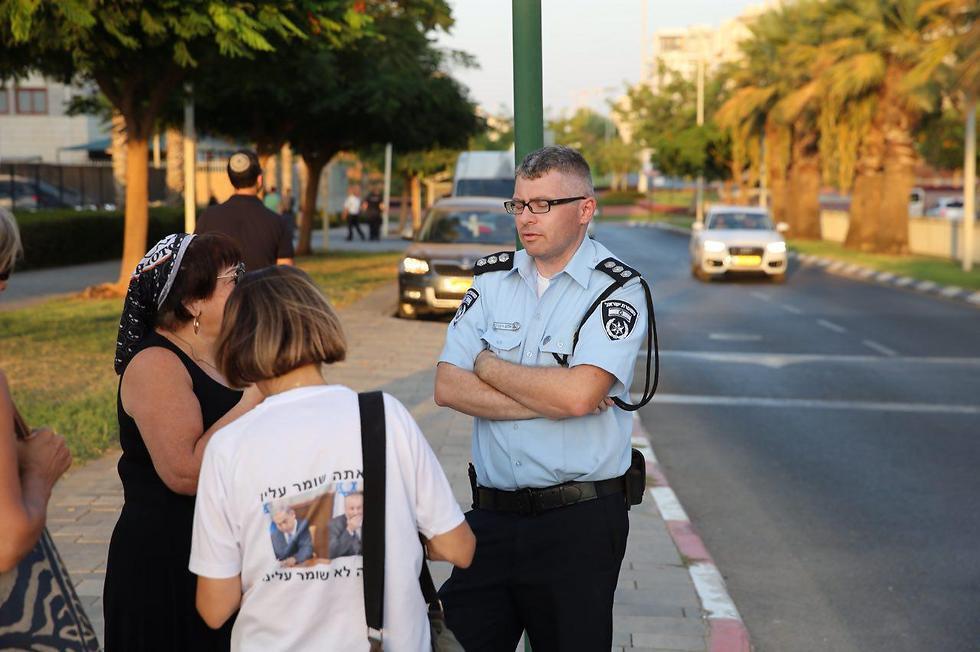 Заслоны по дороге к дому юрсоветника. Фото: Моти Кимхи