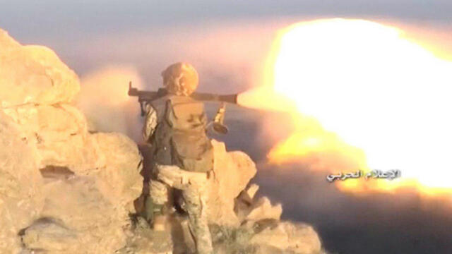 Hezbollah militants fighting in Syria alongside Assad's army (Photo: Reuters) (צילום: רויטרס) Hezbollah militants fighting in Syria alongside Assad's army (Photo: Reuters)