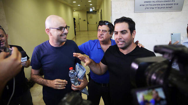 Eldad Yaniv and Meni Naftali talk to reporters in court sunday afternoon (Photo: Motti Kimchi)