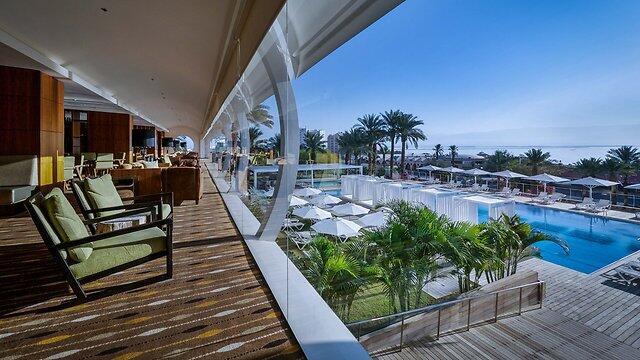 Бассейн гостиницы на Мертвом море. Иллюстрация, архив