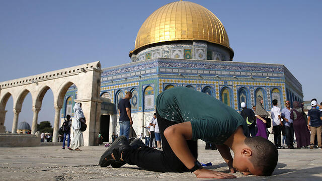 Palestinian Gaza resident visits Dome of the Rock for the very first time (צילום: AFP) Palestinian Gaza resident visits Dome of the Rock for the very first time