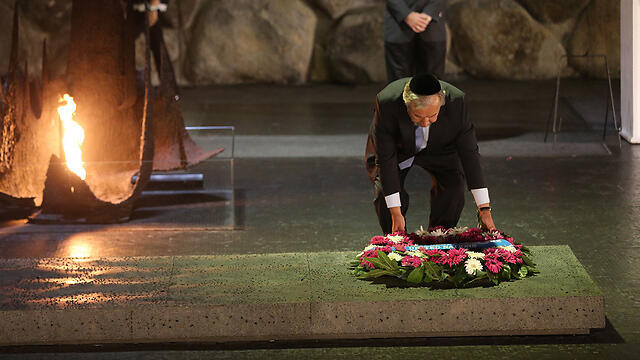 UN Secretary-General Guterres places a wreath in the Yizkor tent (Photo: Amit Shabi) (צילום: עמית שאבי) UN Secretary-General Guterres places a wreath in the Yizkor tent (Photo: Amit Shabi)