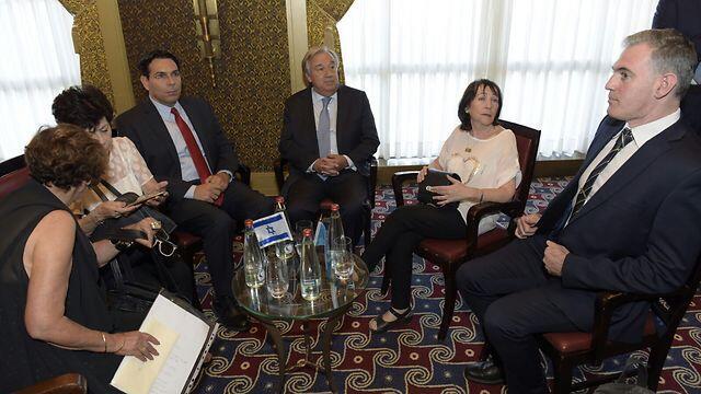 Danon, Guterres and the family of Oron Shaul (Photo: Shlomi Amsalem) (צילום: שלומי אמסלם) Danon, Guterres and the family of Oron Shaul (Photo: Shlomi Amsalem)