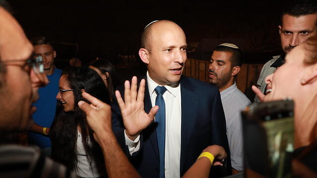 Naftali Bennett, greeted by Samaria residents at the event (Photo: Dana Kopel) (צילום: דנה קופל) Naftali Bennett, greeted by Samaria residents at the event (Photo: Dana Kopel)