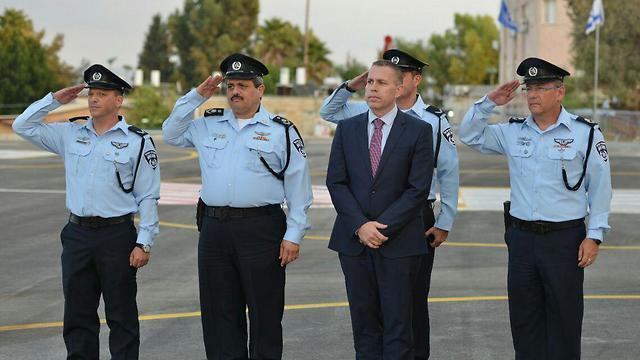 Police Commissioner Roni Alsheikh and Public Security Minister Gilad Erdan, during the inauguration ceremony (Photo: Israel Police) (צילום: דוברות המשטרה) Police Commissioner Roni Alsheikh and Public Security Minister Gilad Erdan, during the inauguration ceremony (Photo: Israel Police)