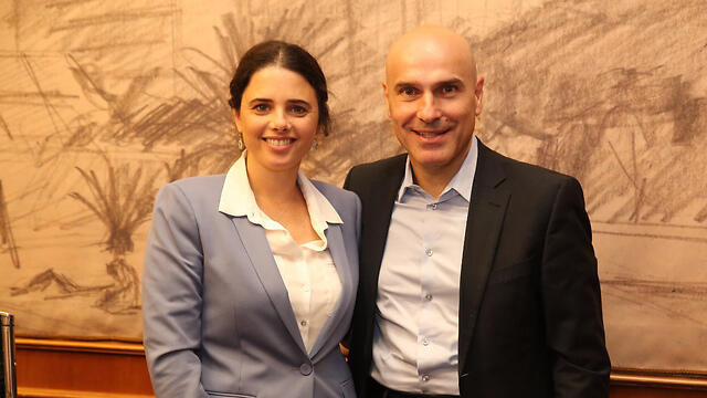Justice Minister Shaked (L) and Israel Bar Association President Nave are close allies (צילום: יריב כץ) Justice Minister Shaked (L) and Israel Bar Association President Nave are close allies
