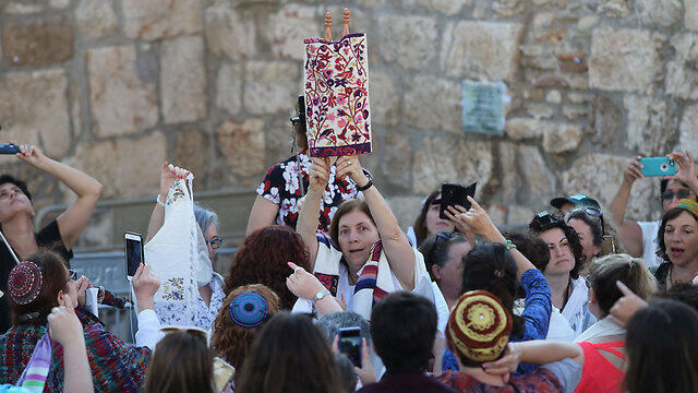 Women of the Wall protest prayer at the Western Wall