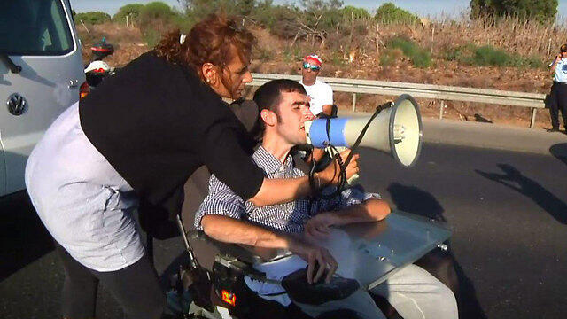 Disabled protesters block Highway 2 (Photo: Shamir Elbaz)